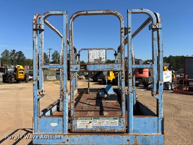 image for item DU0467 2014 Genie GS-3246 scissor lift