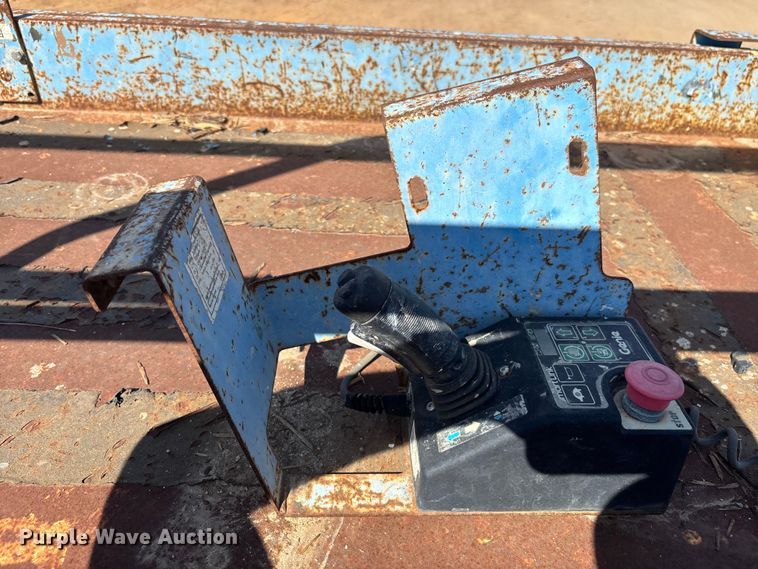 image for item DU0467 2014 Genie GS-3246 scissor lift