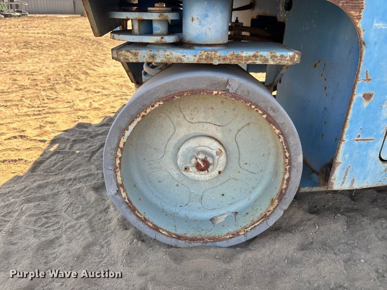 image for item DU0467 2014 Genie GS-3246 scissor lift