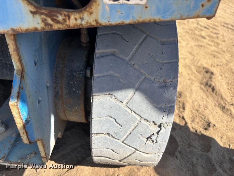 image for item DU0467 2014 Genie GS-3246 scissor lift