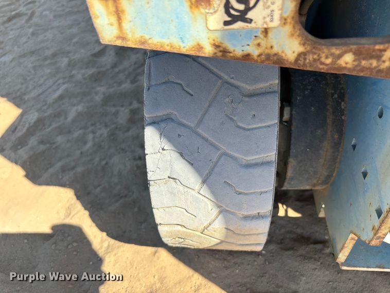 image for item DU0467 2014 Genie GS-3246 scissor lift