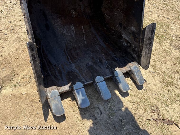 image for item DU0468 Hyundai HX140L excavator