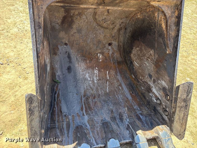 image for item DU0468 Hyundai HX140L excavator