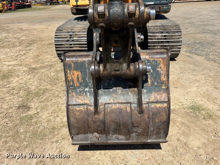 image for item DU0468 Hyundai HX140L excavator