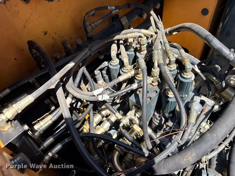 image for item DU0468 Hyundai HX140L excavator