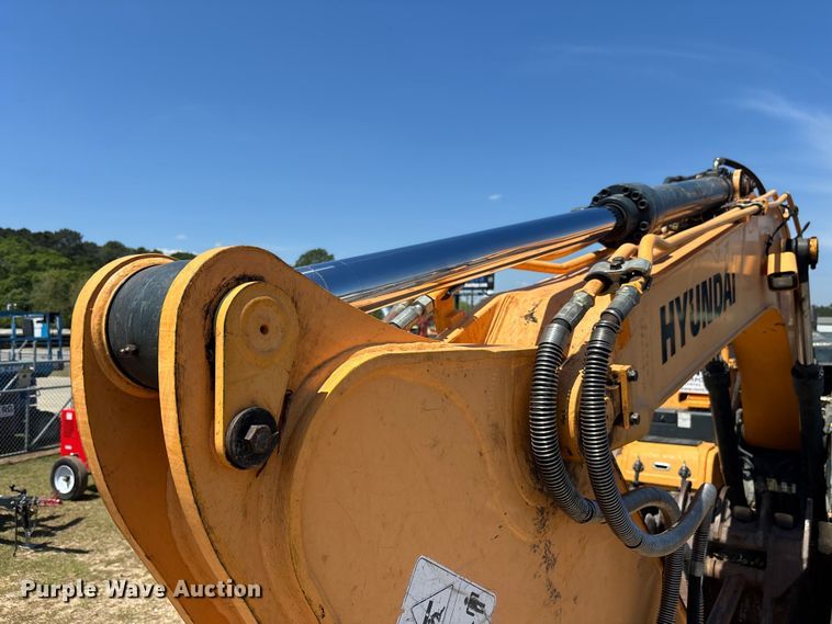 image for item DU0468 Hyundai HX140L excavator