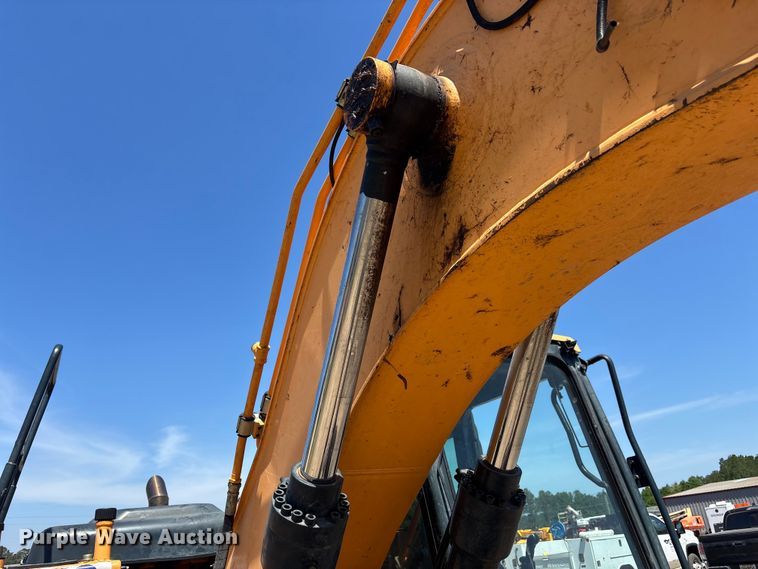 image for item DU0468 Hyundai HX140L excavator