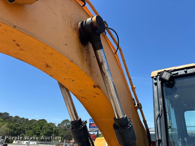 image for item DU0468 Hyundai HX140L excavator