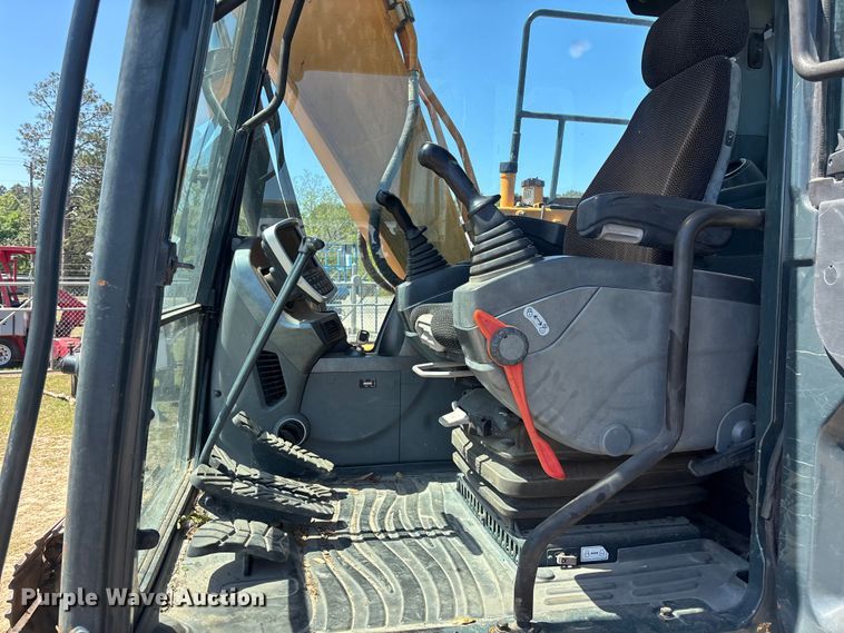 image for item DU0468 Hyundai HX140L excavator