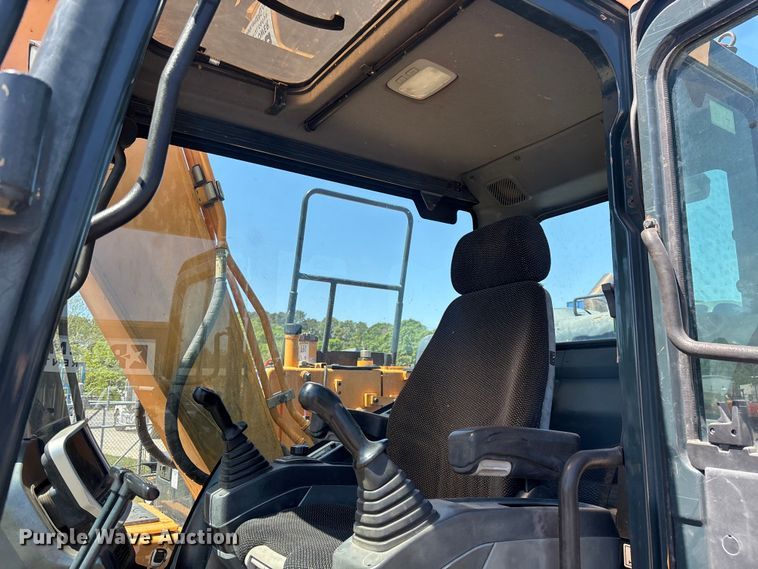 image for item DU0468 Hyundai HX140L excavator