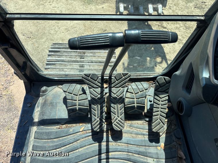 image for item DU0468 Hyundai HX140L excavator