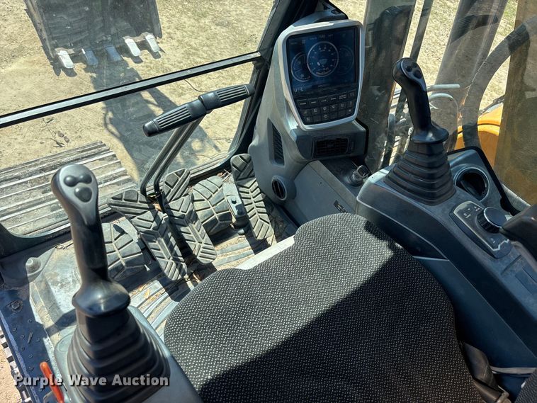 image for item DU0468 Hyundai HX140L excavator