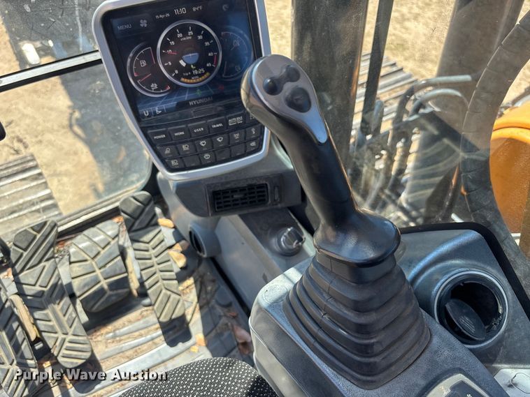 image for item DU0468 Hyundai HX140L excavator