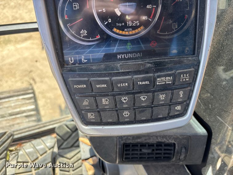 image for item DU0468 Hyundai HX140L excavator