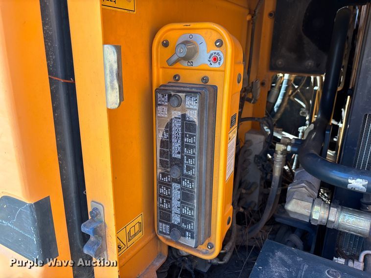 image for item DU0468 Hyundai HX140L excavator