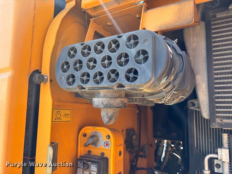 image for item DU0468 Hyundai HX140L excavator