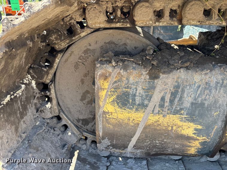 image for item DU0468 Hyundai HX140L excavator