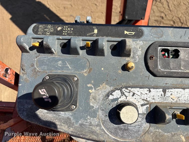 image for item DU0470 2008 JLG 860SJ boom lift