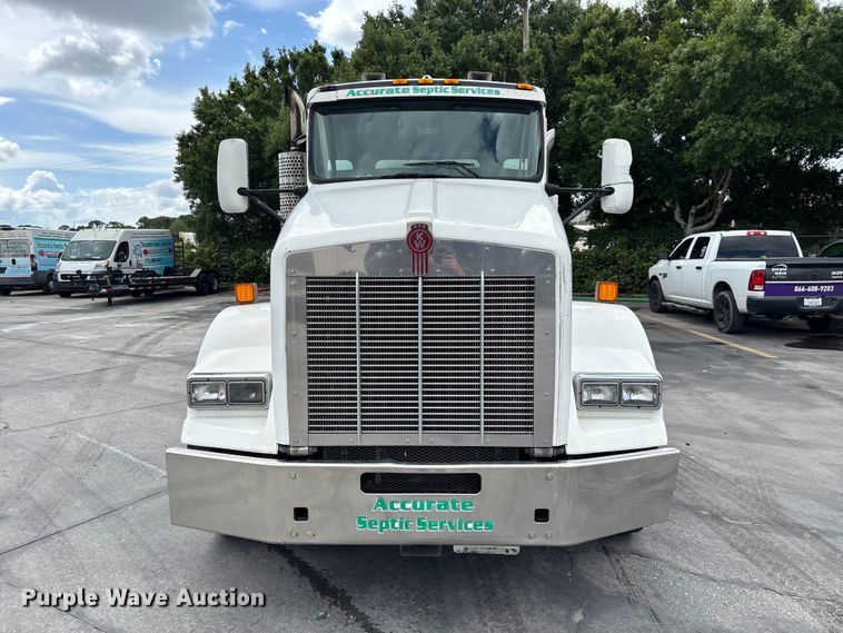 image for item DU0482 2007 Kenworth T800B vacuum truck