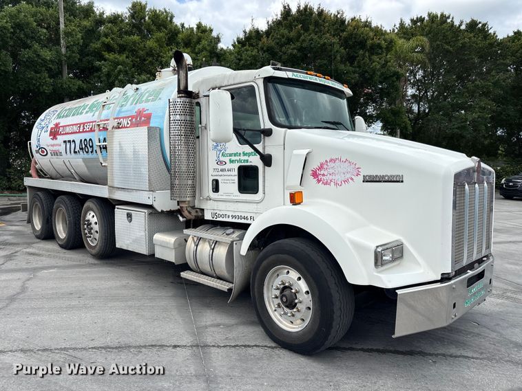 image for item DU0482 2007 Kenworth T800B vacuum truck