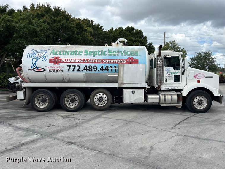 image for item DU0482 2007 Kenworth T800B vacuum truck