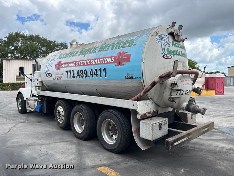image for item DU0482 2007 Kenworth T800B vacuum truck