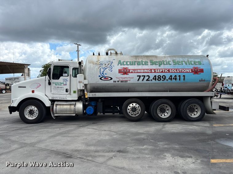 image for item DU0482 2007 Kenworth T800B vacuum truck