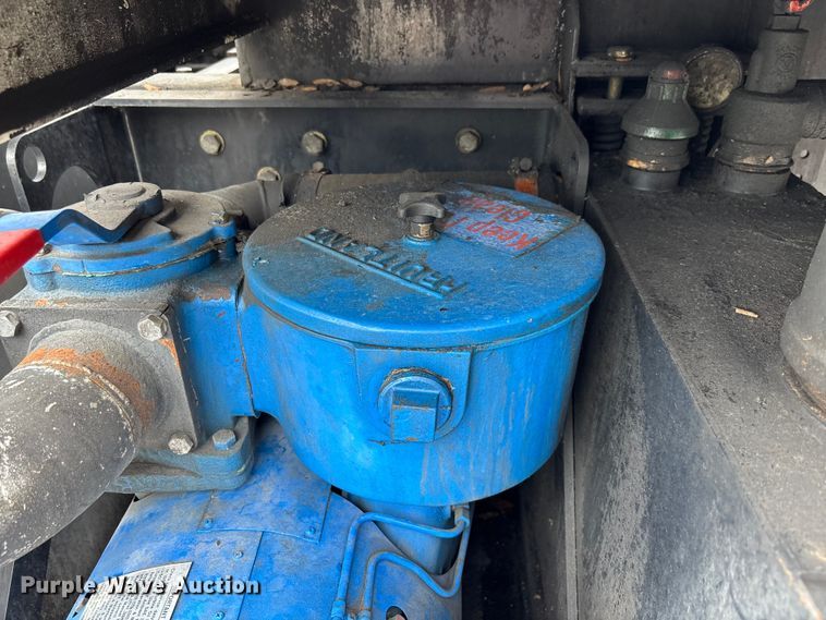 image for item DU0482 2007 Kenworth T800B vacuum truck