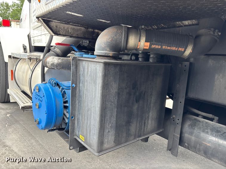 image for item DU0482 2007 Kenworth T800B vacuum truck