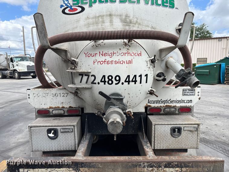 image for item DU0482 2007 Kenworth T800B vacuum truck