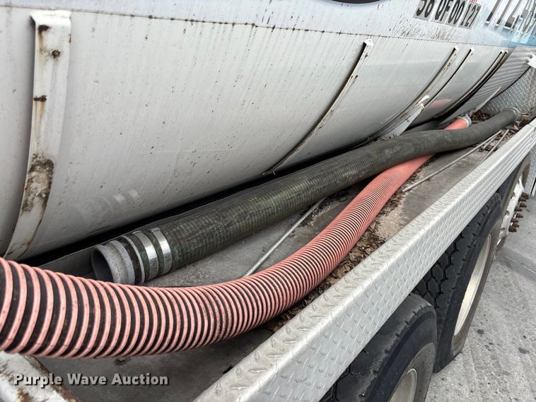 image for item DU0482 2007 Kenworth T800B vacuum truck