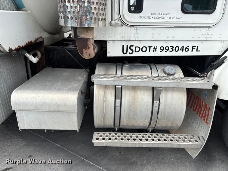 image for item DU0482 2007 Kenworth T800B vacuum truck