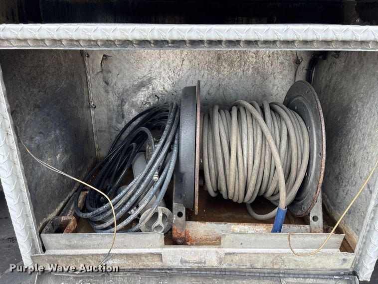 image for item DU0482 2007 Kenworth T800B vacuum truck