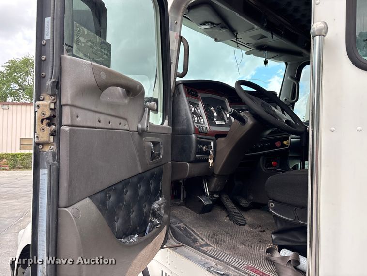 image for item DU0482 2007 Kenworth T800B vacuum truck