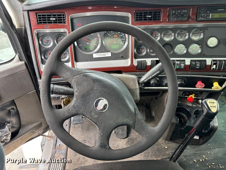 image for item DU0482 2007 Kenworth T800B vacuum truck