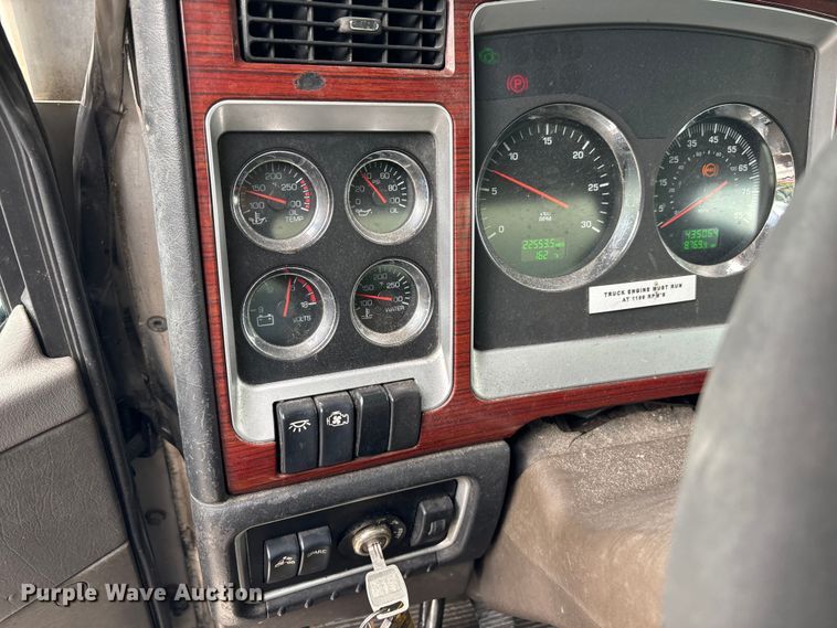 image for item DU0482 2007 Kenworth T800B vacuum truck