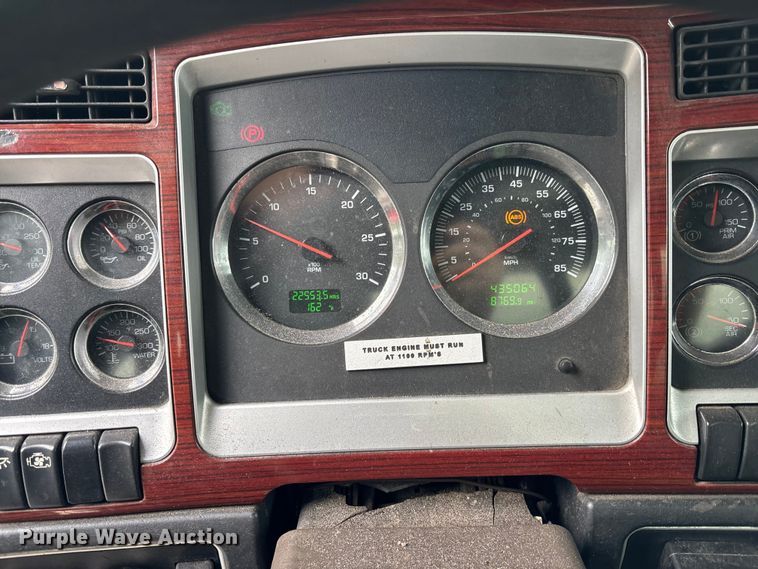 image for item DU0482 2007 Kenworth T800B vacuum truck