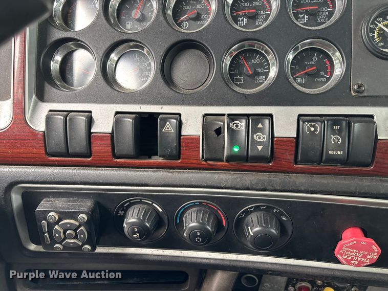 image for item DU0482 2007 Kenworth T800B vacuum truck