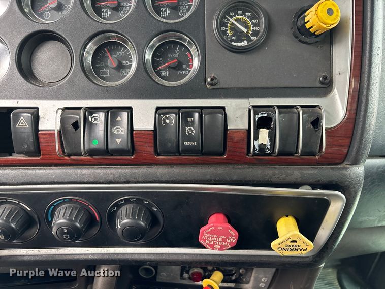 image for item DU0482 2007 Kenworth T800B vacuum truck