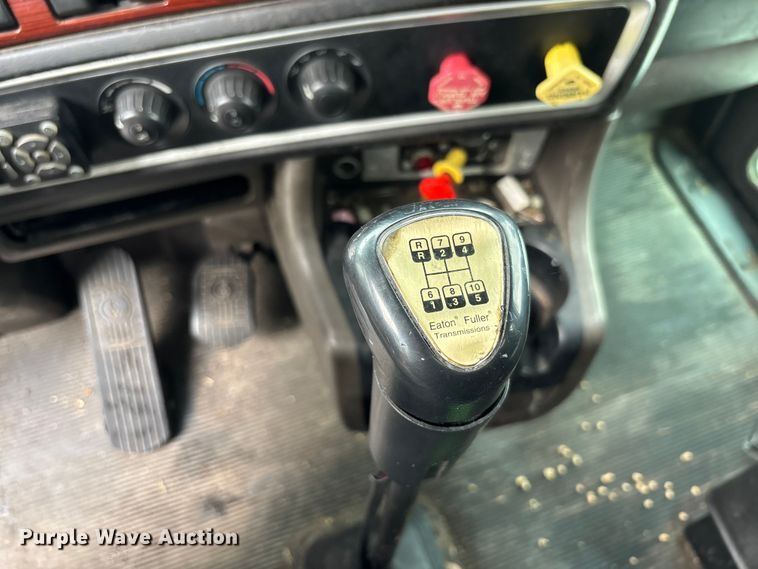 image for item DU0482 2007 Kenworth T800B vacuum truck