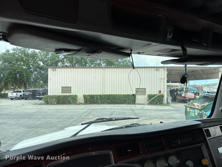 image for item DU0482 2007 Kenworth T800B vacuum truck