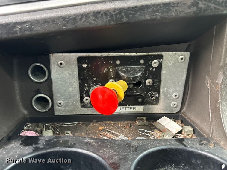 image for item DU0482 2007 Kenworth T800B vacuum truck