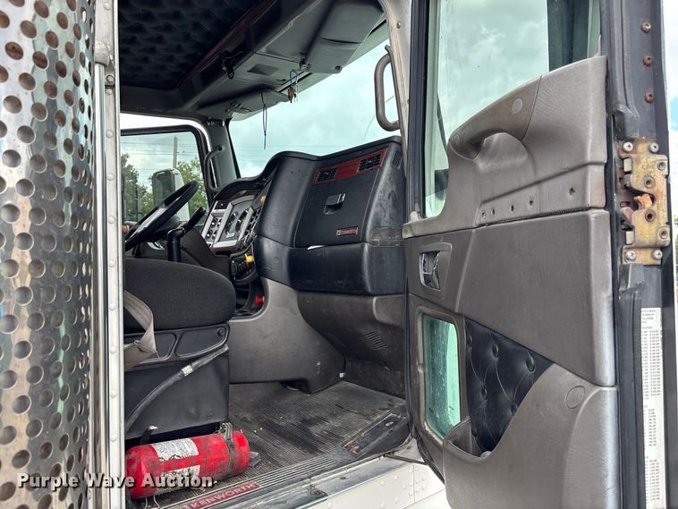 image for item DU0482 2007 Kenworth T800B vacuum truck