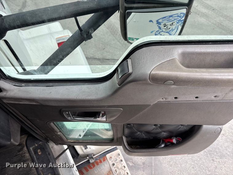 image for item DU0482 2007 Kenworth T800B vacuum truck