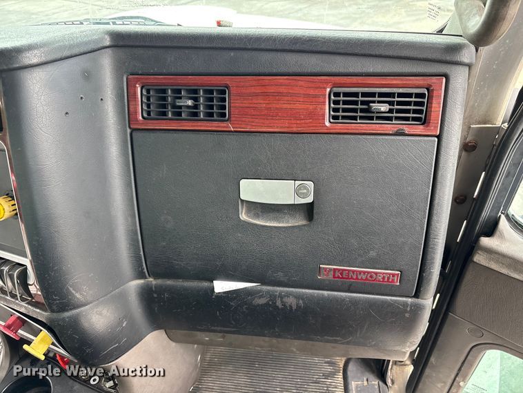 image for item DU0482 2007 Kenworth T800B vacuum truck