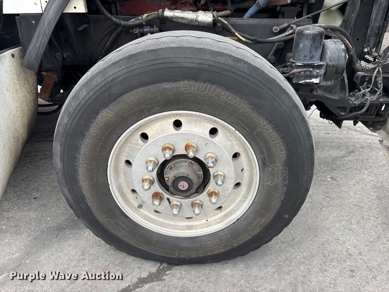 image for item DU0482 2007 Kenworth T800B vacuum truck