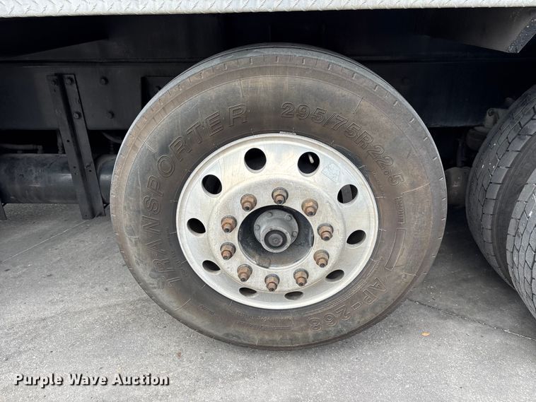 image for item DU0482 2007 Kenworth T800B vacuum truck