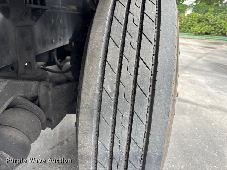 image for item DU0482 2007 Kenworth T800B vacuum truck