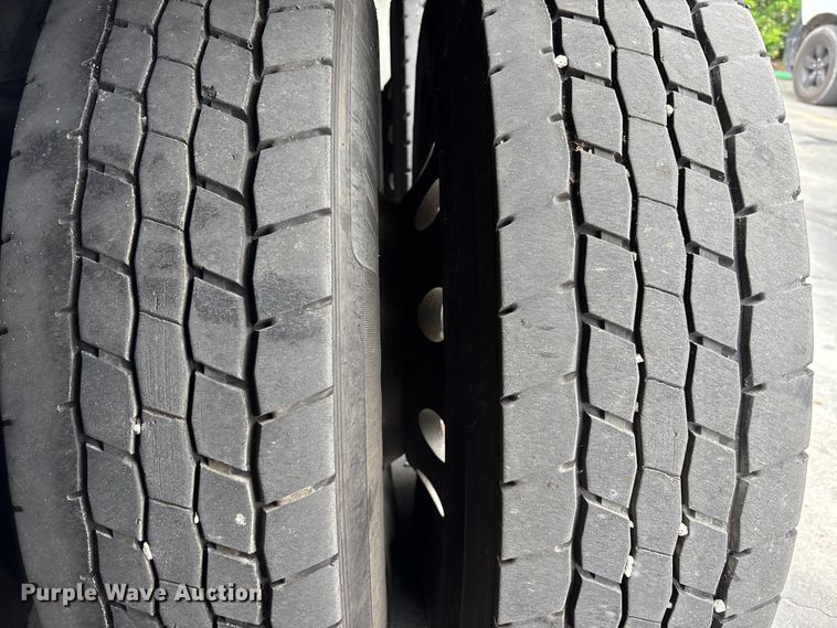 image for item DU0482 2007 Kenworth T800B vacuum truck