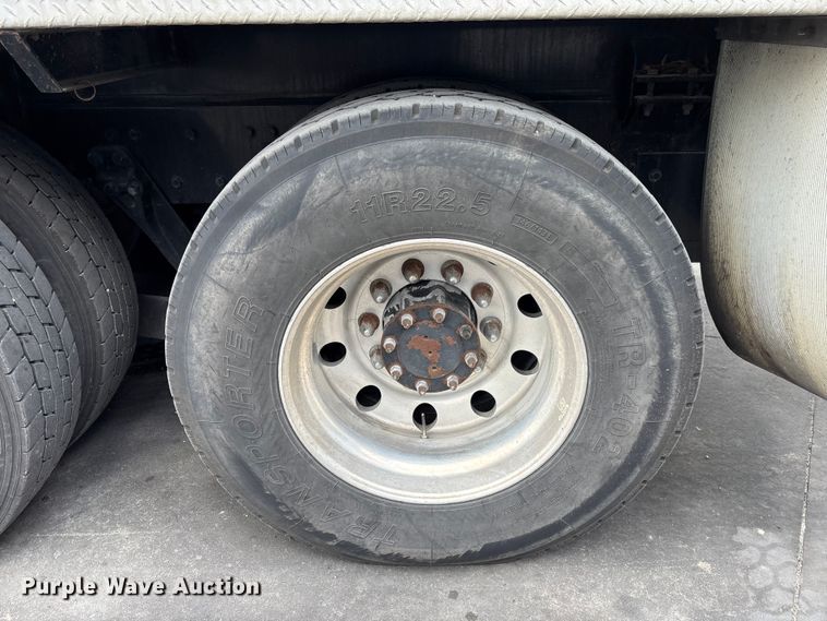 image for item DU0482 2007 Kenworth T800B vacuum truck